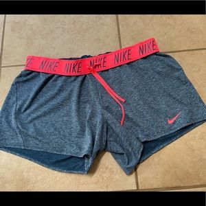✔️Women’s XL NIKE Training Shorts ✔️